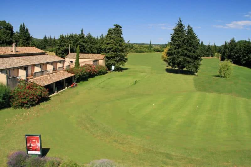 Golf Club d’Uzes - Fairway et green du parcours