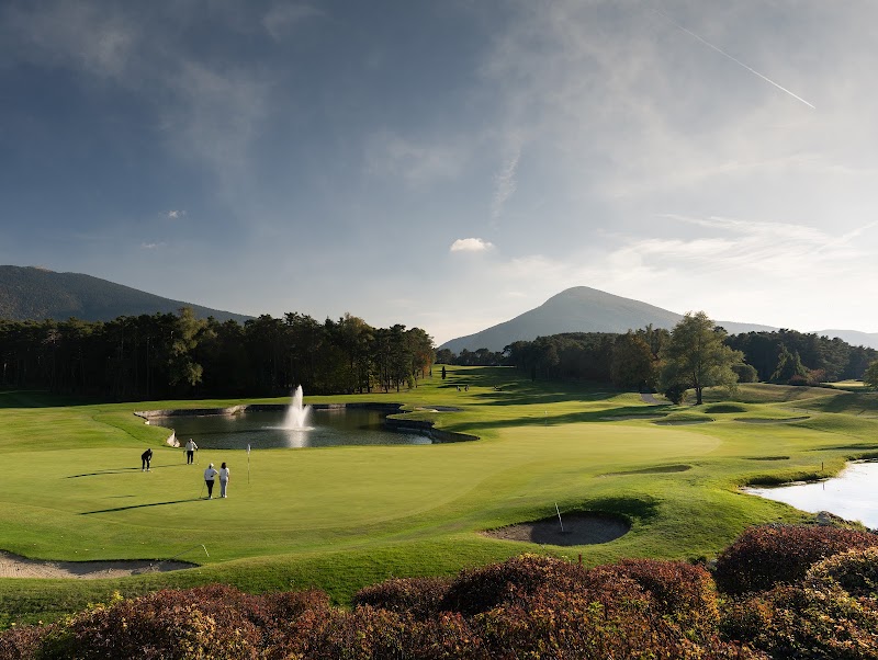 Golf de Taulane - Fairway et green du parcours