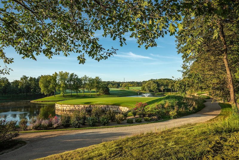 Lyon Salvagny Golf Club - Fairway et green du parcours