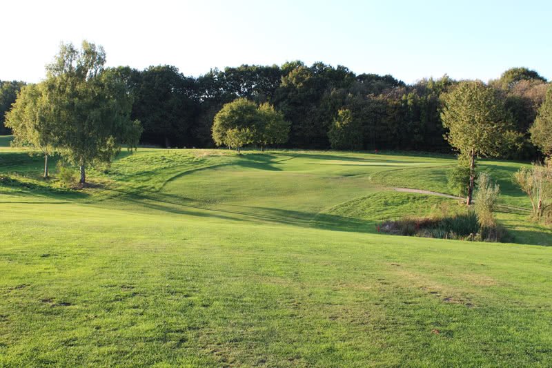 Maudétour en Vexin - Fairway et green du parcours