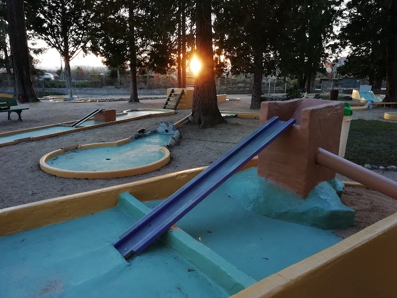 Mini golf, restauration rapide, manège à Montrond-les-Bains - photo 2