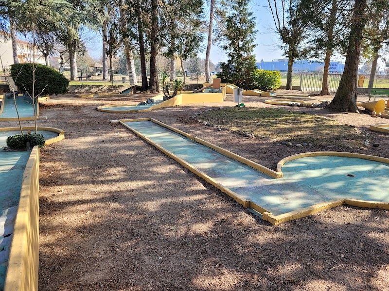 Mini golf, restauration rapide, manège à Montrond-les-Bains - photo 3