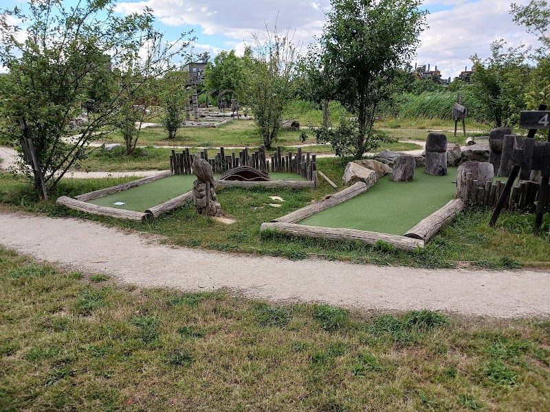 Mini-golf à Villeneuve-le-Comte - photo 2