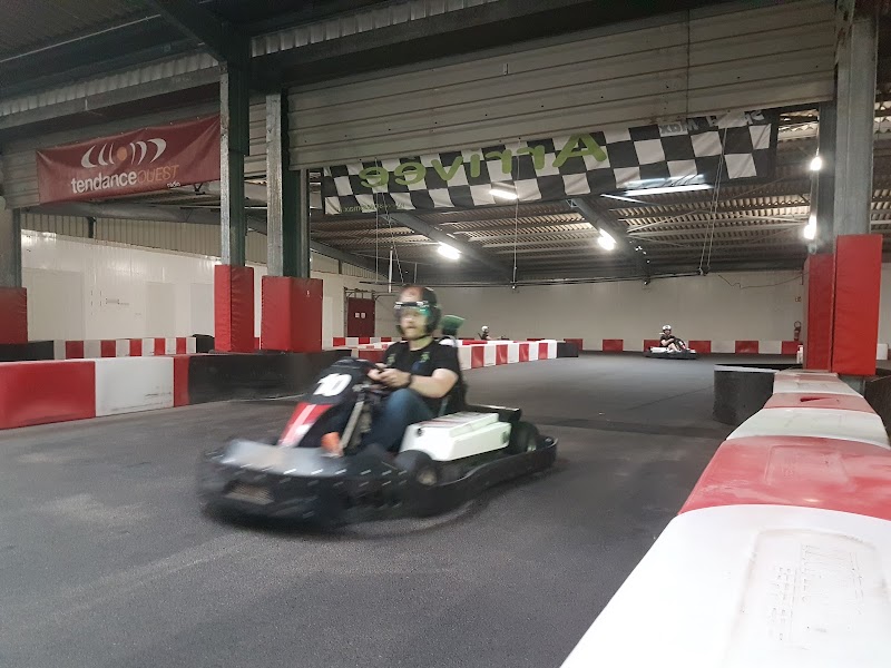 Speed Zone Flers - Complexe Indoor : Karting électrique, mini golf fluo, Salles de Karaoké, jeux d'arcade à Flers - photo 2